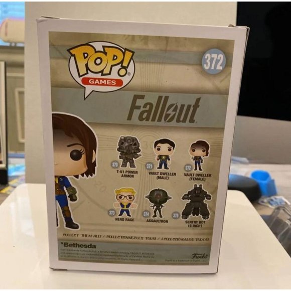 Funko Pop Games Fallout Vault Dweller (Female) #372 Vinyl Figure - Picture 4 of 9